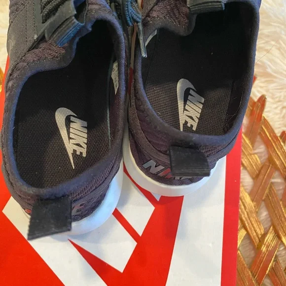 Nike Women’s Juvenate SE Sneakers - Picture 5 of 6